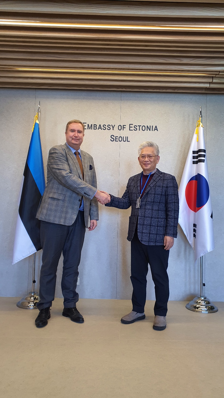 On January 27, a meeting was held between Marti Matas, deputy head of the Embassy of Estonia in Korea, and Soo-Yun Song, vice president of ODIN Energy, to discuss the ways to transfer ODIN technology to Estonia. The deputy head appreciated ODIN technology and promised to introduce positively ODIN to the Estonian government and enterprises for fruitful results.(2023.01.27) 이미지